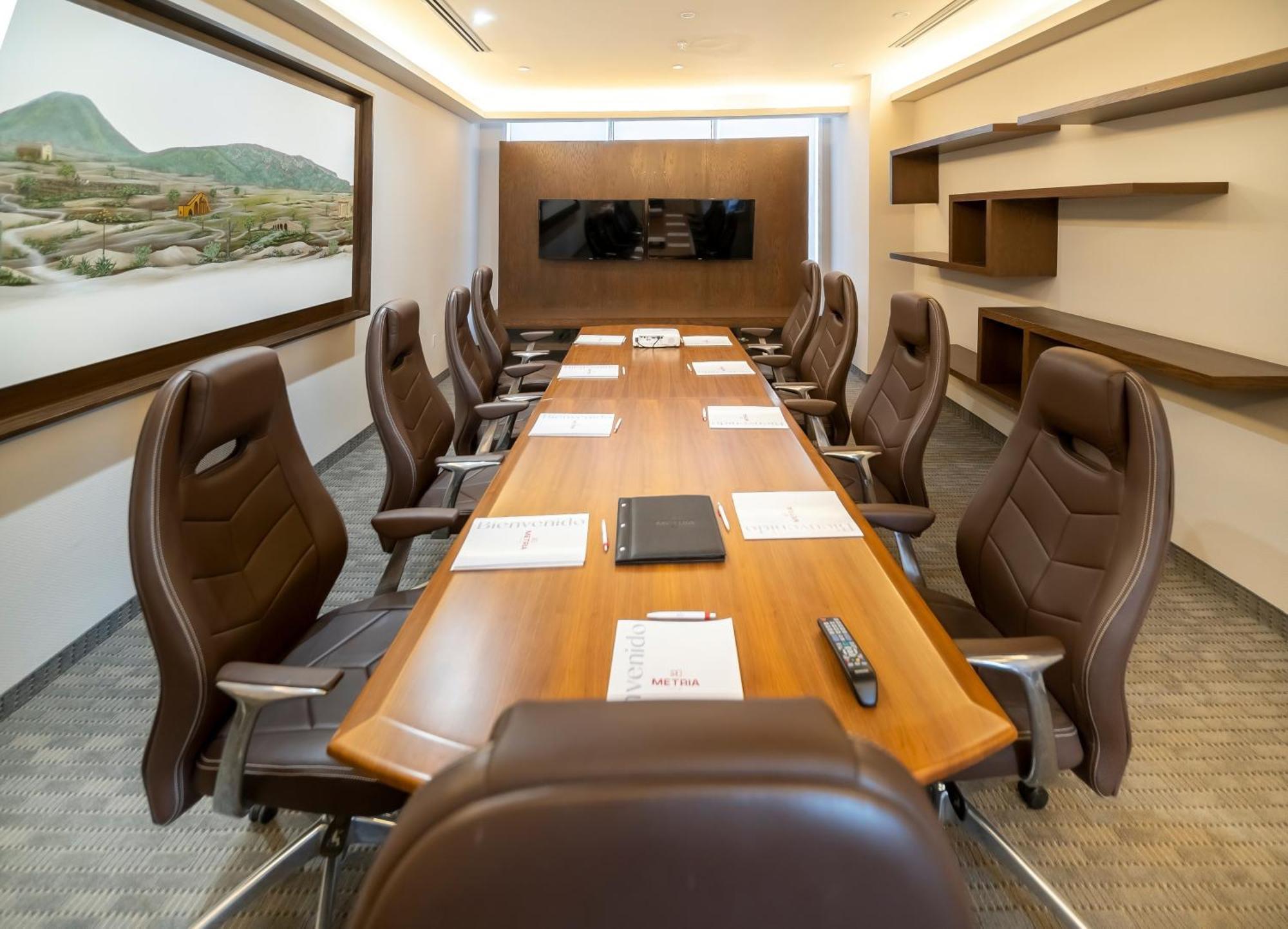 Metria Hotel León Exterior foto Boardroom at the headquarters of the National Bank of Greece