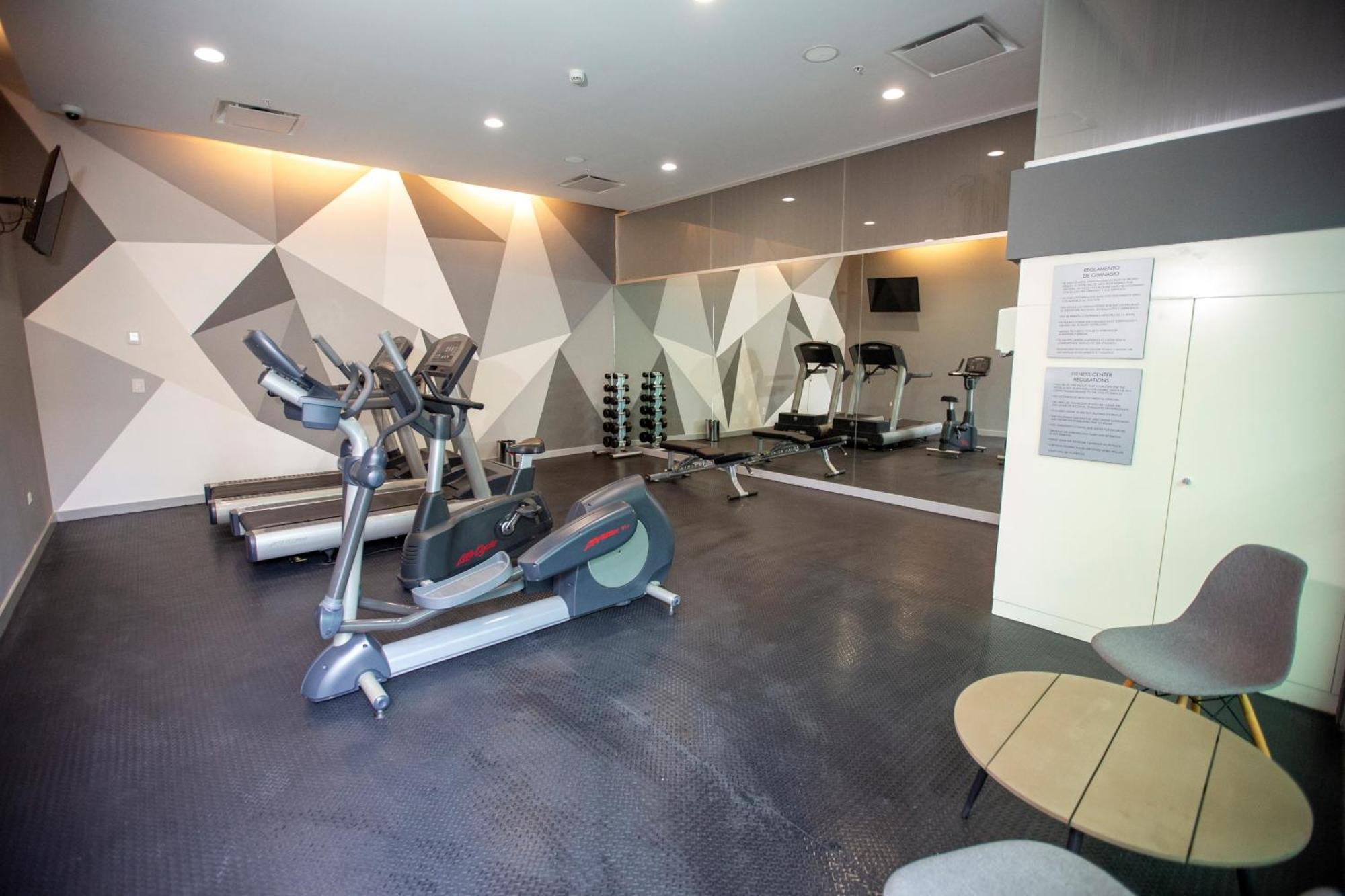 Metria Hotel León Exterior foto The gym at the hotel