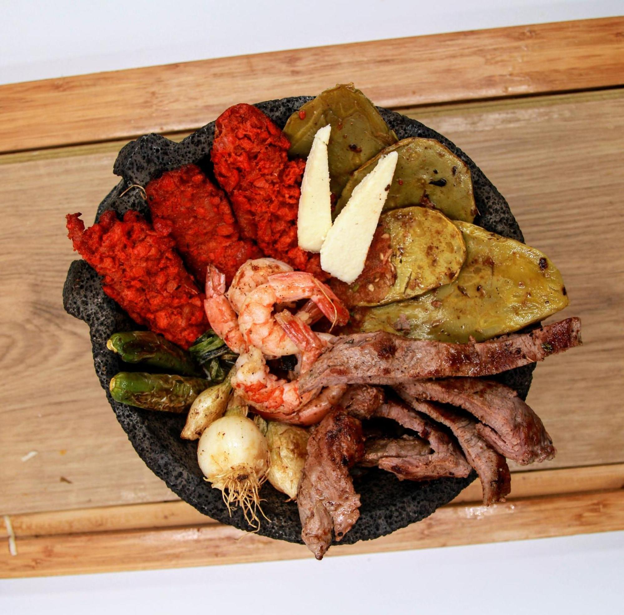 Metria Hotel León Exterior foto A plate of assorted grilled meats